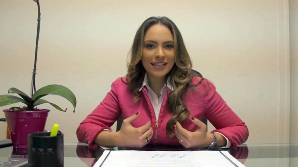 Maria Victória publicou vídeo no Facebook para ‘repreender’ o pai. | Reprodução/Facebook