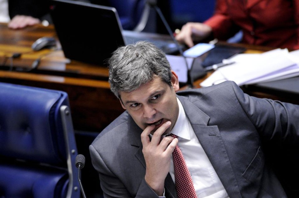 Lindbergh Farias: tentativa de evitar briga no plenário. | Pedro França/Agência Senado