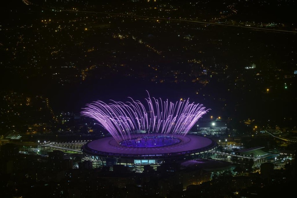 Ensaio final para a abertura: festa com fogos de artifícios. | YASUYOSHI CHIBA/AFP