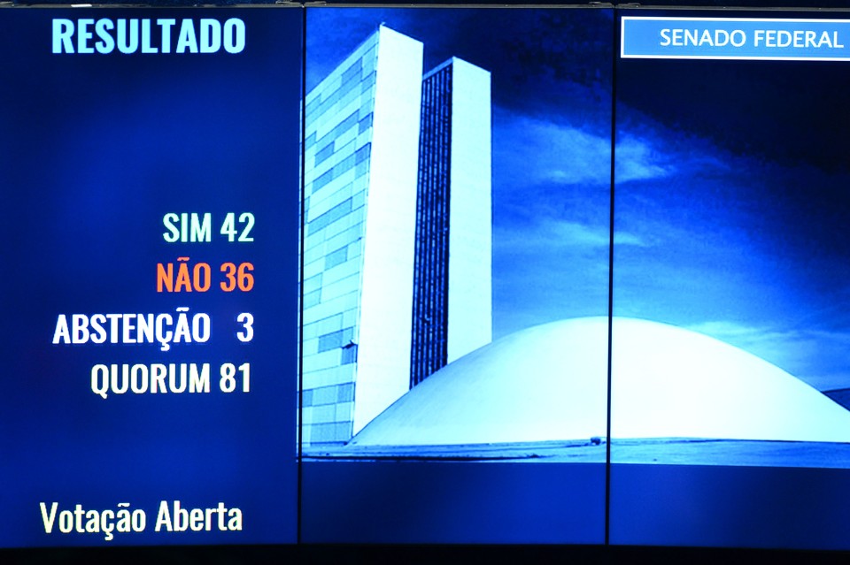 Placar final que permitiu a Dilma seguir com os direitos políticos. | Andressa Anholete/AFP