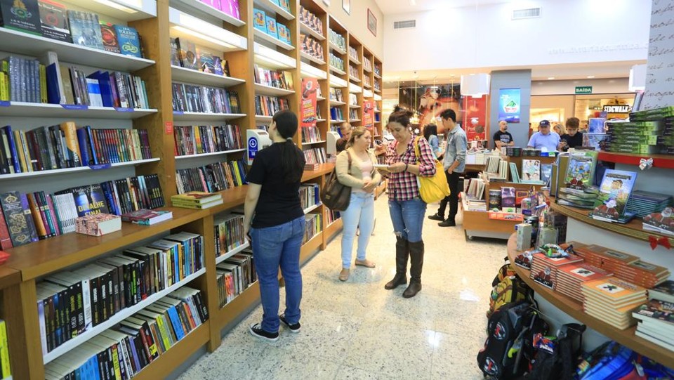 Livros, jornais, revistas e papelaria tiveram crescimento de 0,6%. | Ivonaldo Alexandre/Gazeta do Povo