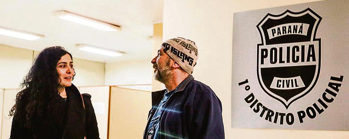 Letícia Sabatella prestou queixa no 1º Distrito da Polícia Civil do Paraná na noite de domingo (31). | Joka Madruga /Futura Press/Folhapress