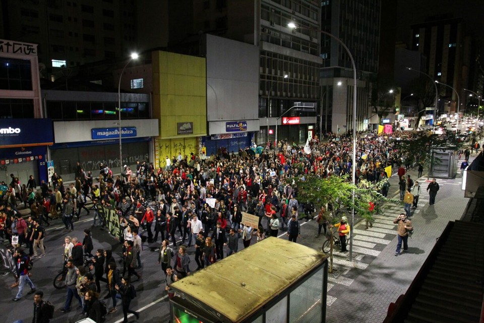 De acordo com a Polícia Militar, 500 pessoas fazem parte da manifestação | Daniel Castellano/Gazeta do Povo