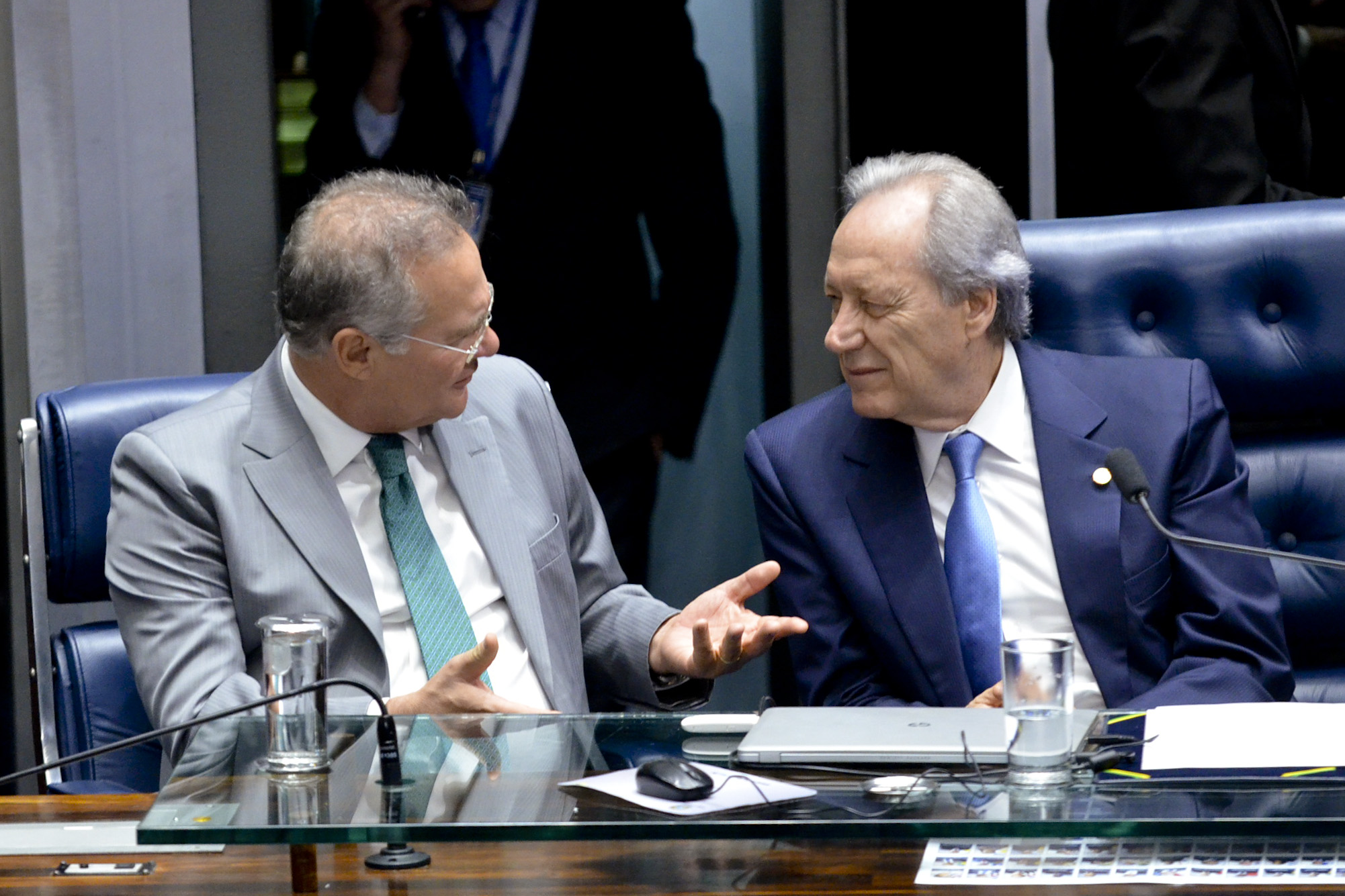 Ministro Lewandoswki (à dir.) deve comandar os trabalhos até o final da sessão, prevista para durar cerca de 20 horas. | Ana Volpe/Agência Senado