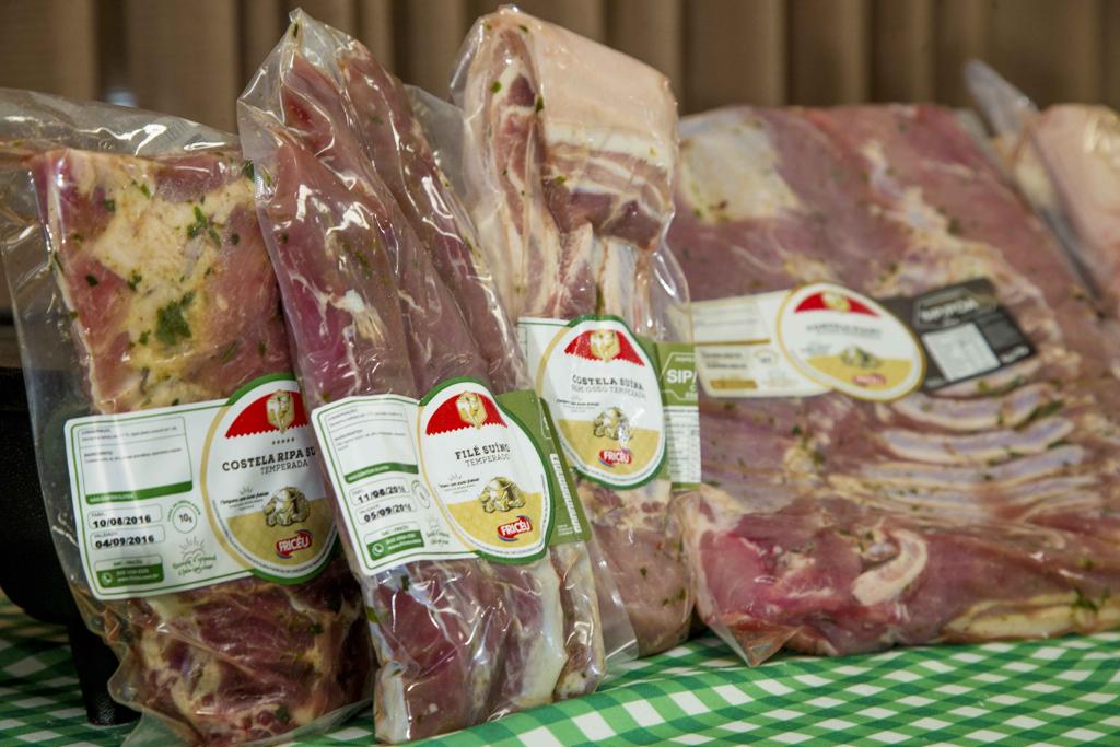 Para atender os clientes com qualidade, mais da metade de toda a carne vendida em restaurante em Ceú Azul são de frigorífico que trabalha com cortes nobres | Hugo Harada/Agência de Notícias Gazeta do Povo