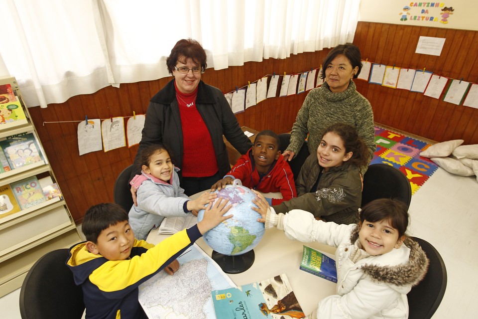 Com mais de 700 alunos estrangeiros, escolas de Curitiba viram espaços ...