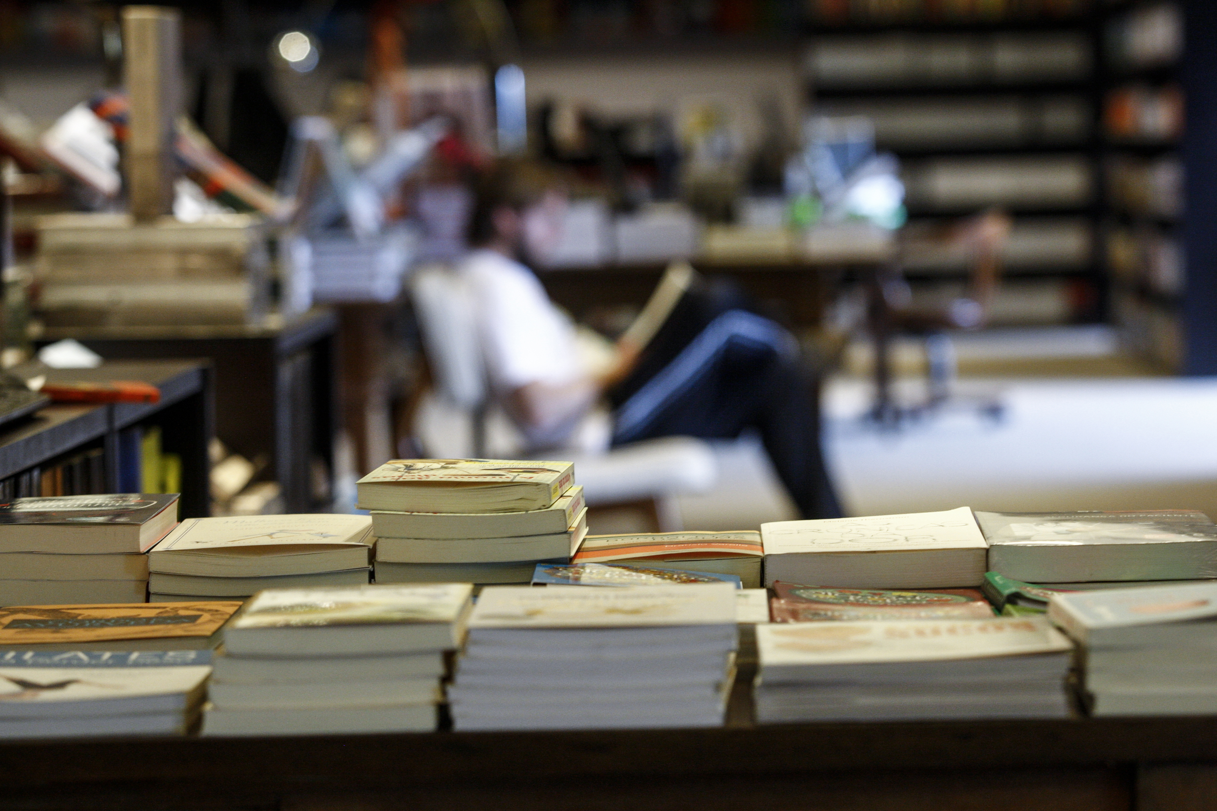 Segundo estudo, pessoas que leem livros regularmente apresentaram redução de 20% no risco de morte | André Rodrigues/Gazeta do Povo