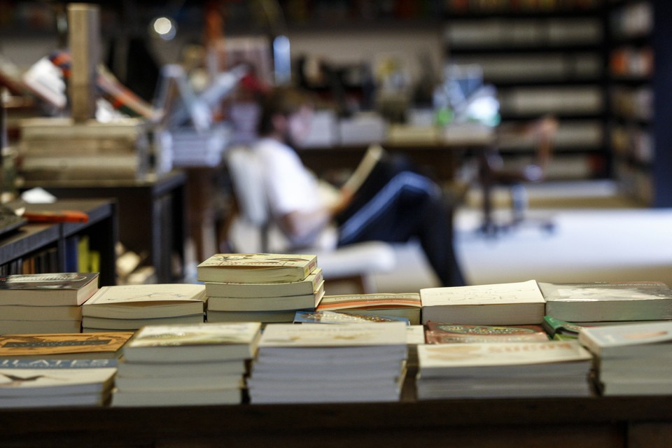 Segundo estudo, pessoas que leem livros regularmente apresentaram redução de 20% no risco de morte | André Rodrigues/Gazeta do Povo