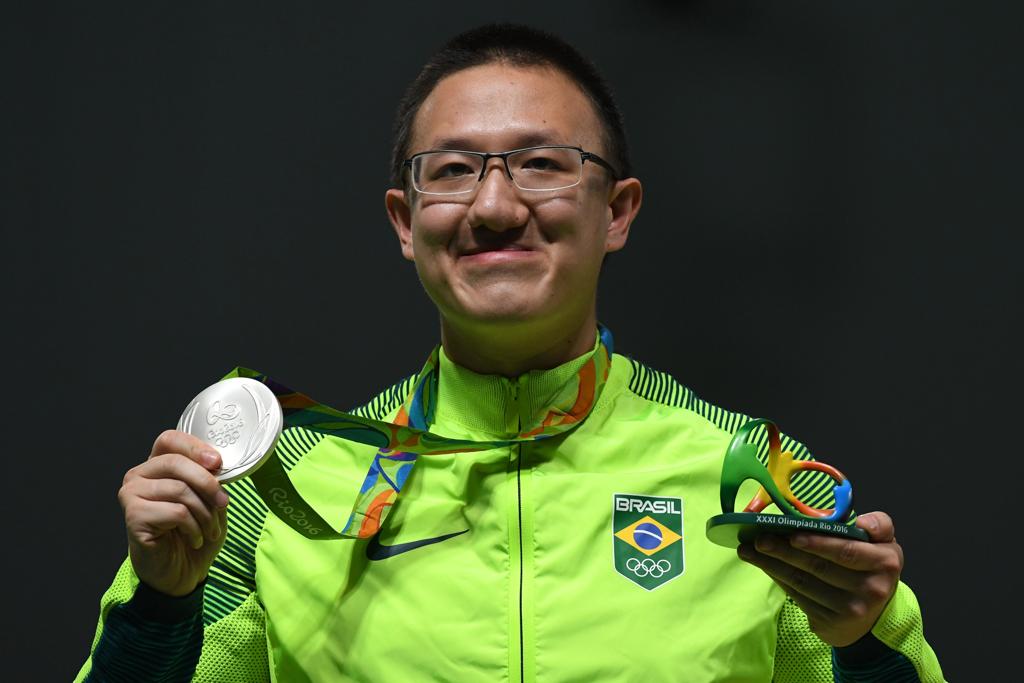 Felipe Wu quebrou o tabu de 96 anos do Brasil sem medalha no tiro esportivo. | PASCAL GUYOT/AFP