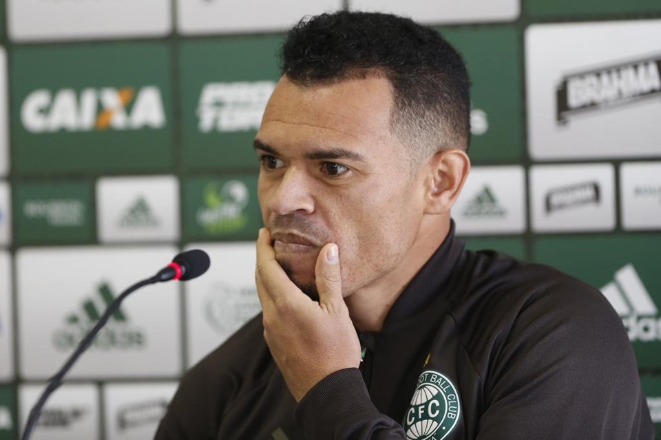 Lateral-direito está com a situação indefinida após fazer exames no Internacional. | Henry Milleo/Gazeta