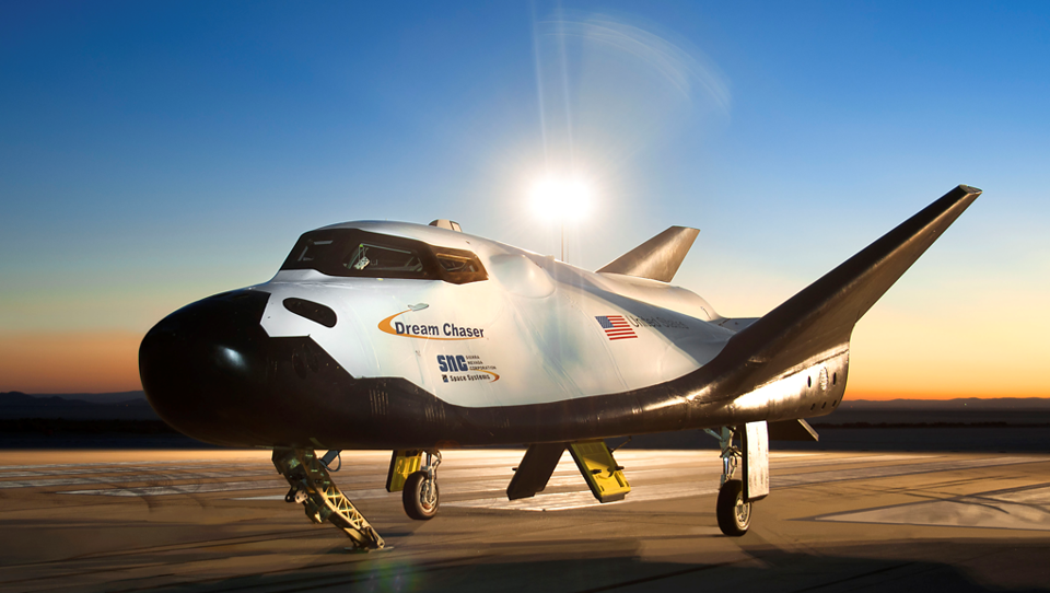 Aeronave foi construída para decolar como foguete e retornar à Terra planando, até aterrissar em uma pista de pouso | Foto: Sierra Nevada Corporation/Divulgação
