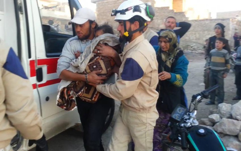 Crianças resgatadas após bombardeio na província síria de Idib | Civil Defense Idlib/Arquivo