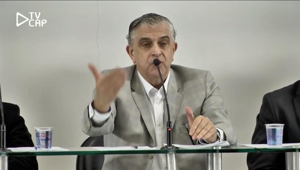 Petraglia fala ao Conselho Deliberativo em reunião no CT do Caju. | TV CAP/Reprodução
