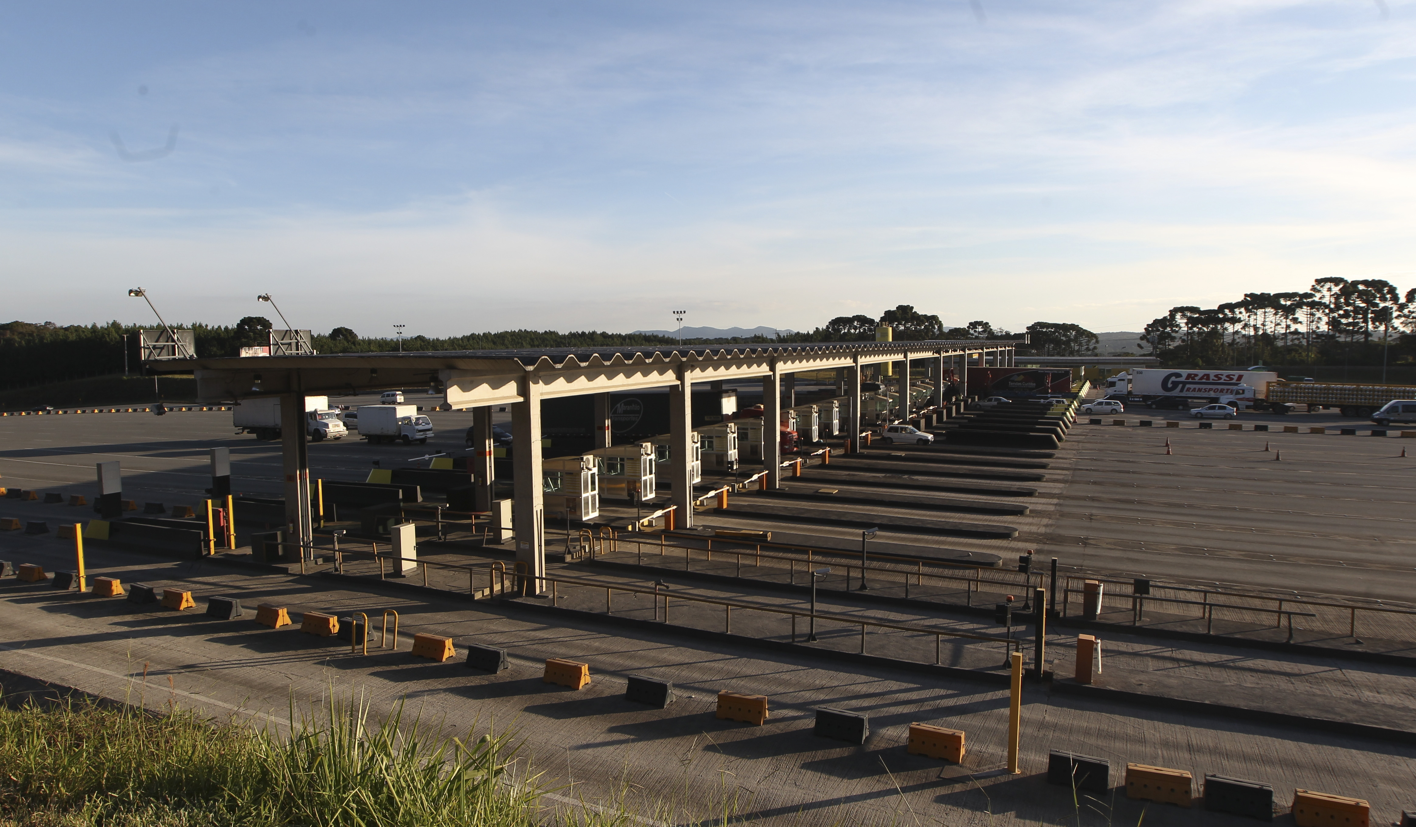 Pedágio da BR-376, em Tijucas do Sul: rodovia foi alvo de assalto | Daniel Castellano/Arquivo/ Gazeta do Povo