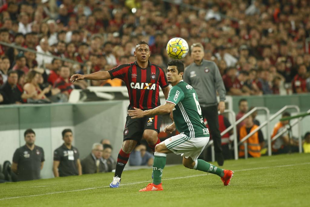Walter teve uma atuação discreta na derrota do Atlético para o Palmeiras . | Marcelo Andrade/Gazeta do Povo