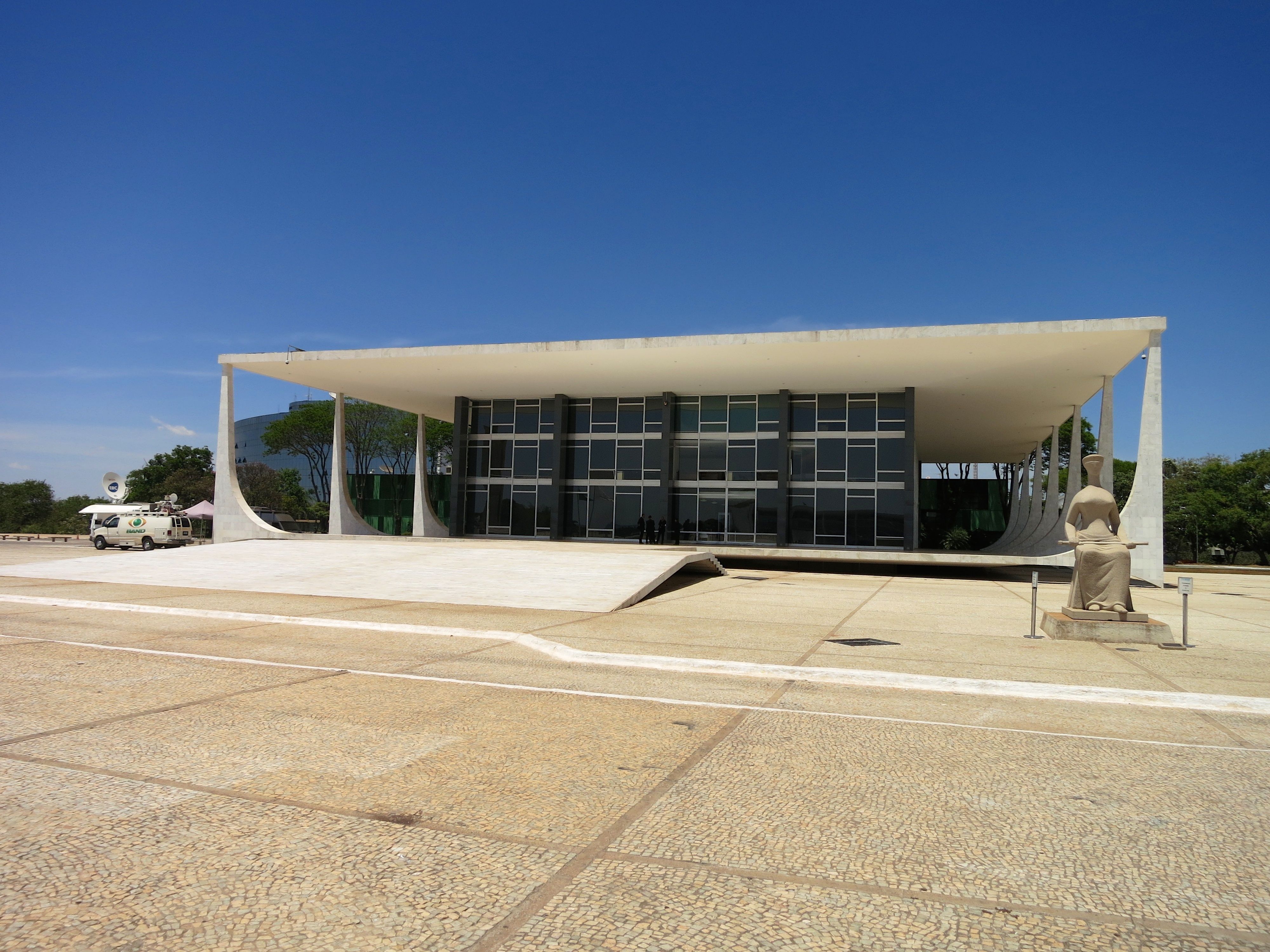 Teto constitucional é subsídio do STF: R$ 33,7 mil. Mas há os adicionais. | Pedro H. Bernardo/Folhapress