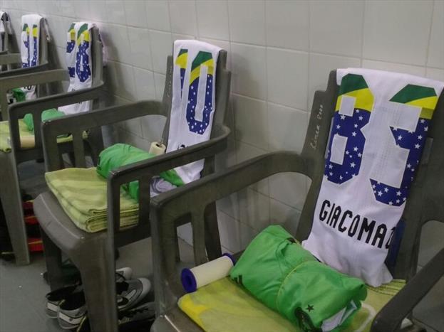 Imagem das camisas dos jogadores no vestiário na Bahia. | Assessoria do Coritiba/