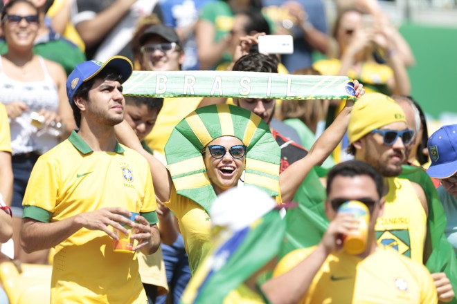 Torcida fez a festa durante toda a partida | Albari Rosa/Gazeta do Povo