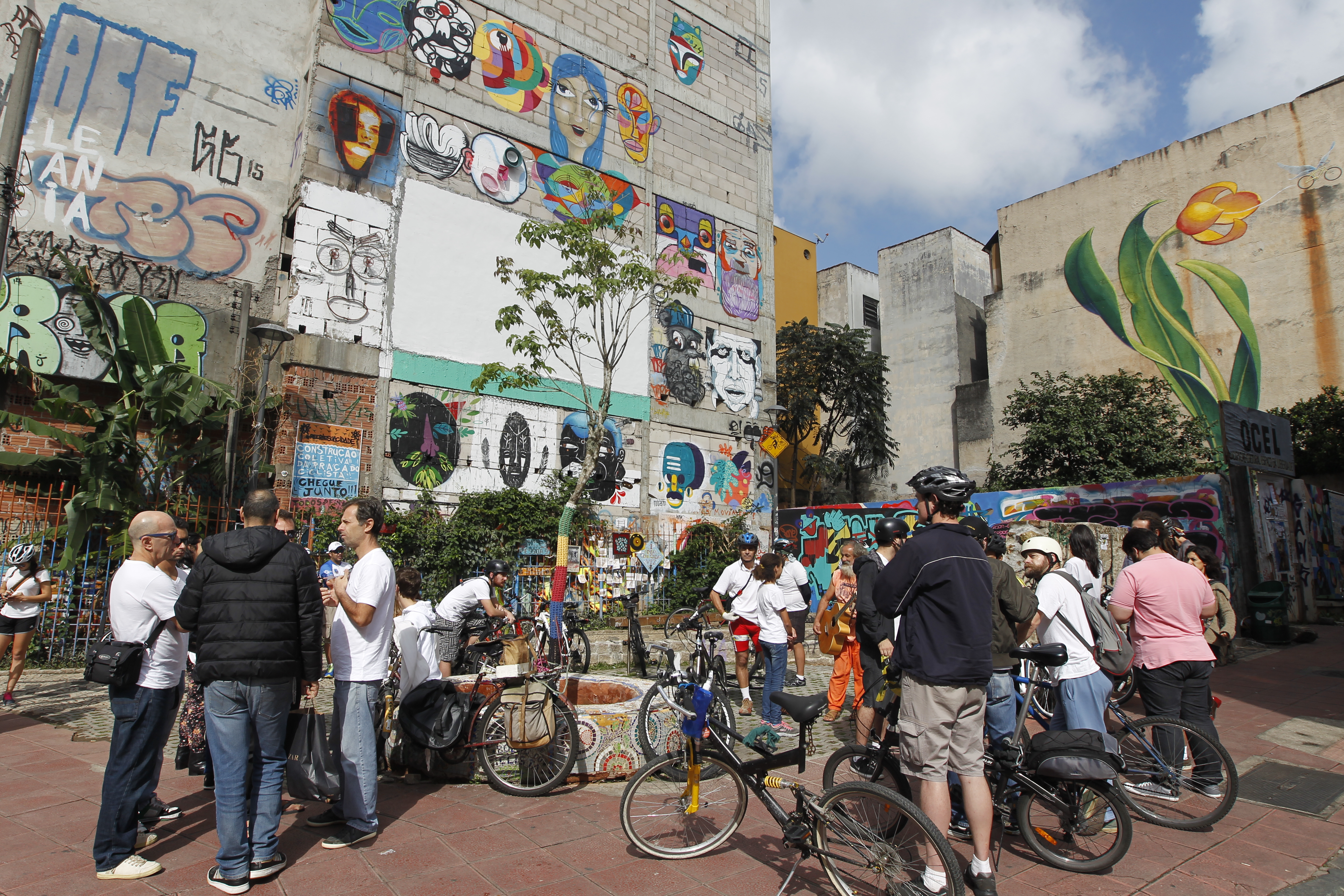 Praça de Bolso do Ciclista: projeto que revitalizou a Rua São Francisco virou um microcosmo das vantagens e desafios da reocupação de espaços públicos. | Antônio More/Gazeta do Povo