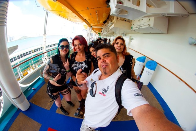 No cruzeiro do metal, vestuário vai além do tradicional | AndréSmirnoff/Divulgação