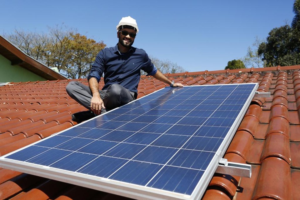 Reinaldo Cardoso de Lima Neto deixou  o setor de Óleo e Gás para se dedicar ao desenvolvimento de um sistema de baixo custo para geração de energia solar. | Henry Milleo/Gazeta