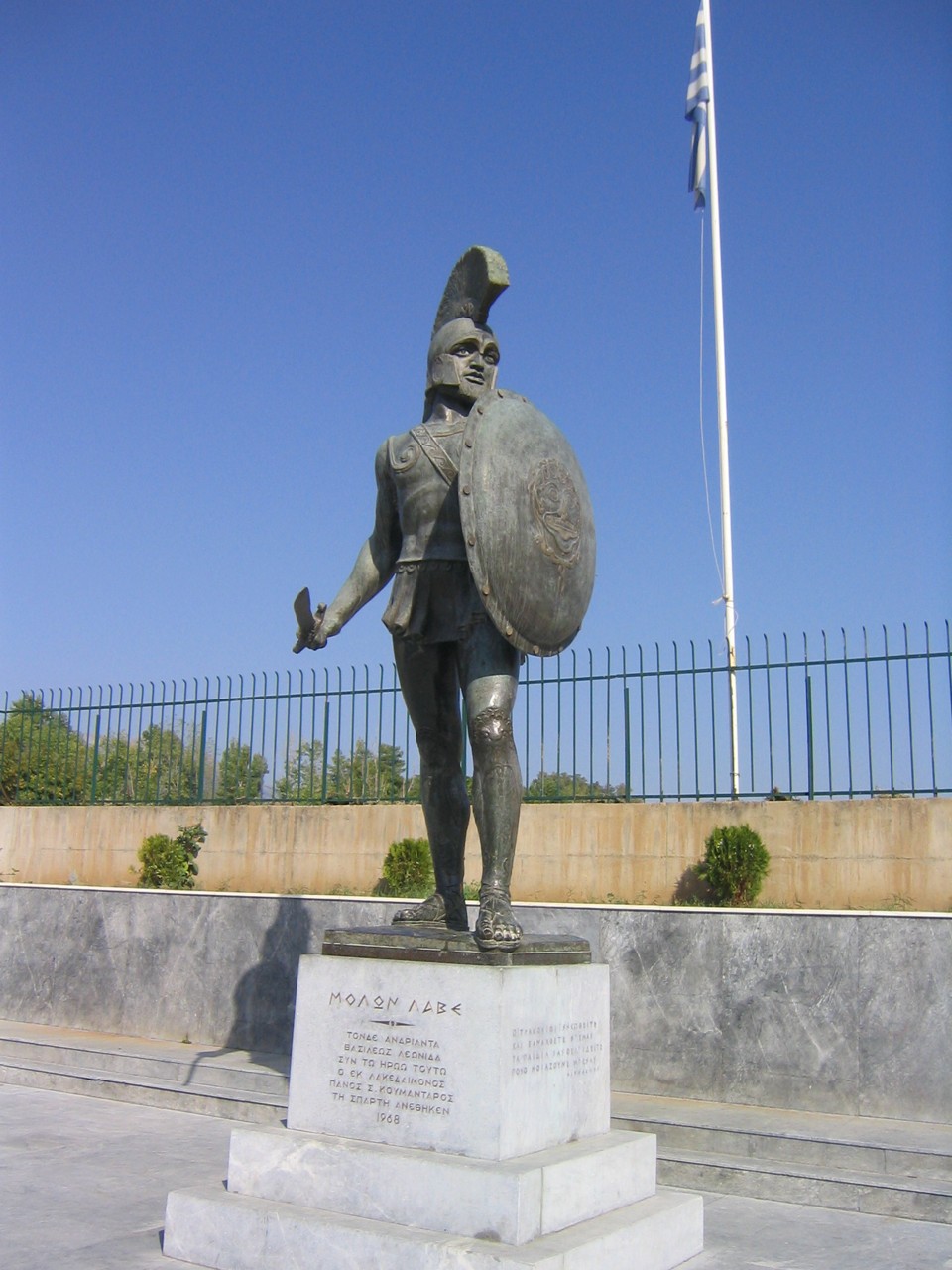 Estatua de Leônidas em Esparta. | /