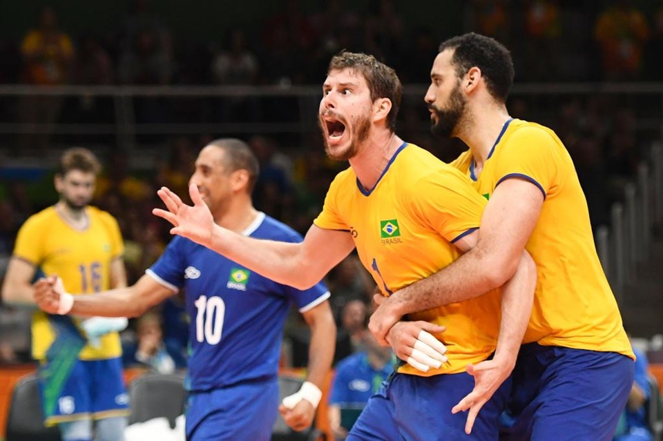 Bruninho comemora um ponto contra a Argentina. Semifinal é o próximo desafio. | ERIC FEFERBERG/AFP