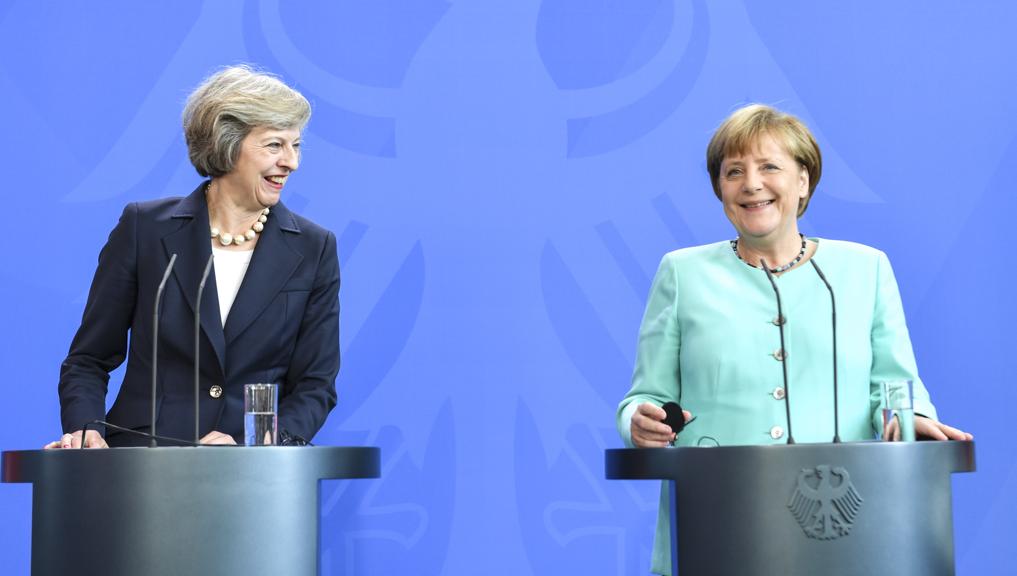 Theresa May e a primeira-ministra alemã, Angela Merkel. | Tom Evans/Crown Copyright
