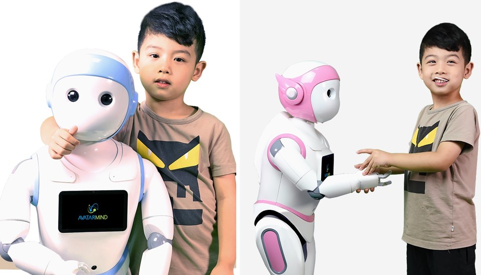‘Robô-babá’ mantém crianças ocupadas por horas. Mas você deixaria uma máquina “criar” seu filho? Chamado de iPal, robô pode cantar, dançar e conversar. | Reprodução/Avatar Mind