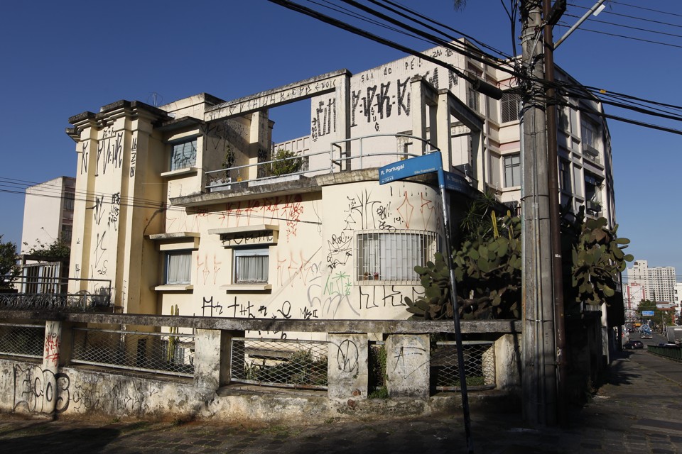 Casa Kirchgassner foi a primeira do país a marcar  a renovação entre o art-déco e o Modernismo | Antônio More/Gazeta do Povo
