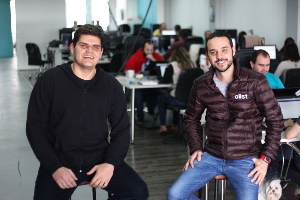 Gustavo Favoreto e Tiago Dalvi, ambos da Olist, uma plataforma que conecta artesãos e pequenos comerciantes a grandes varejistas | Daniel Castellano/Gazeta do Povo
