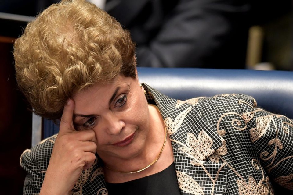 Dilma Rousseff pode ter bens bloqueados para ressarcir prejuízos na Petrobras. | Evaristo Sá/AFP