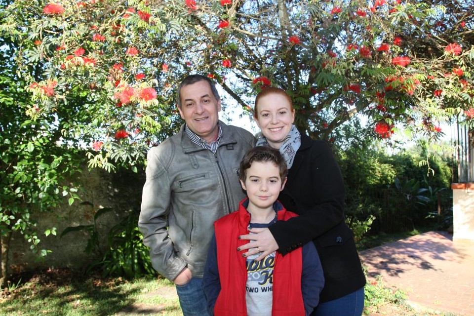 Durval Nascimento, Viviane Peijel e o pequeno João Miguel: esforço para estabelecer uma rotina de afeto e limites | Aniele Nascimento/Gazeta do Povo