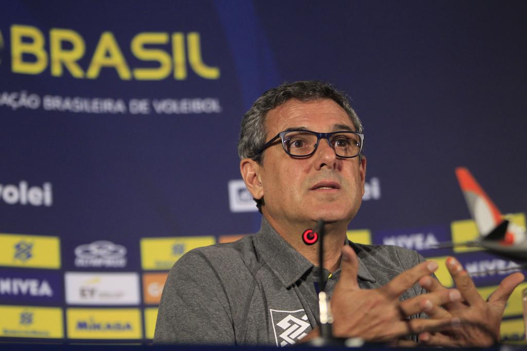 José Roberto Guimarães em entrevista coletiva nesta sexta-feira (23). | Maíra Coelho/Estadão Conteúdo