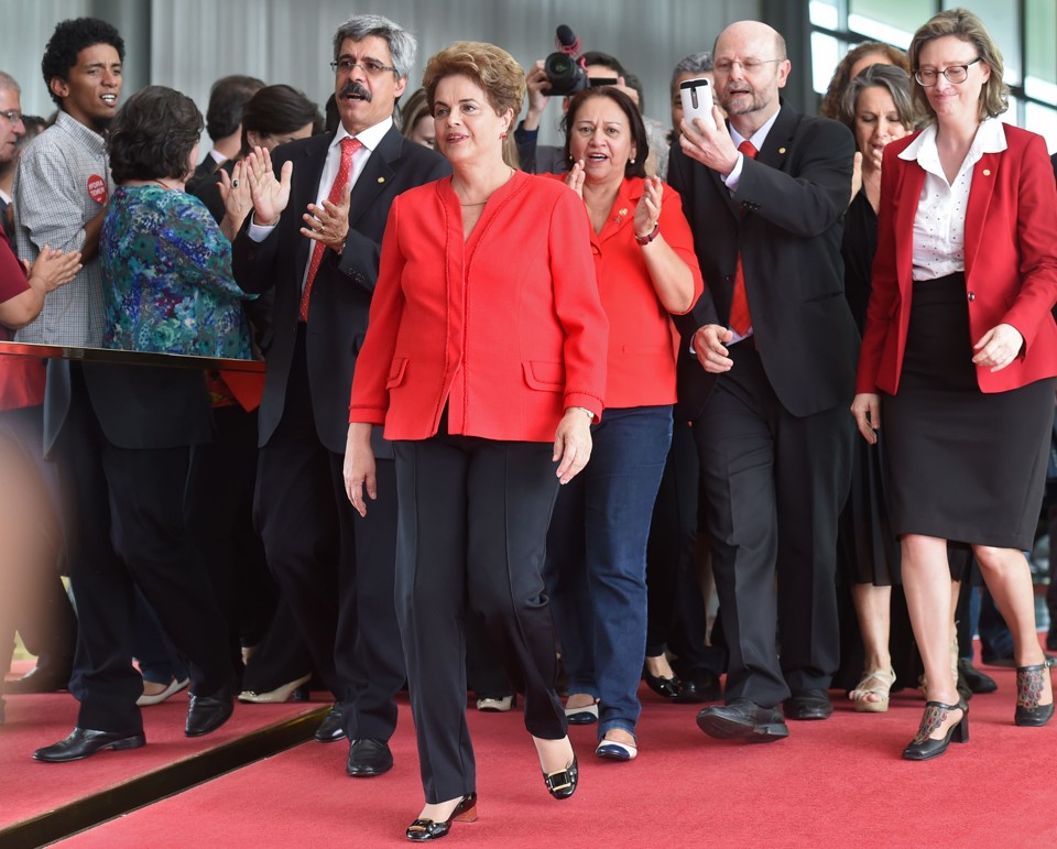 Dilma se despede após seu discurso pós-impeachment | EVARISTO SA/AFP