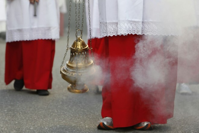 O arcebispo Dom Peruzzo e o padre Reginaldo Manzotti estavam presentes na procissão | Antônio More