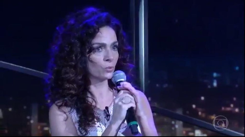 Cover ‘cometido’ por Claudia também faz parte do repertório da peça ‘Forever Young’. | Reprodução/