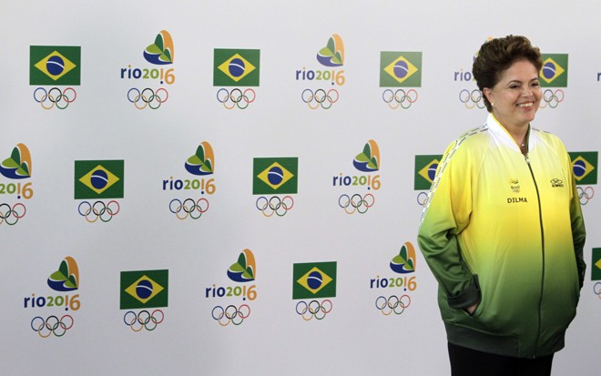 Em 2010, Dilma apresenta o uniforme oficial da delegação do Brasil para a Olimpíada 2016. | Bruno Domingos