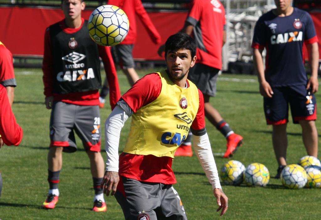 González tem contrato com o Atlético até o final de 2017. | Aniele Nascimento/Gazeta do Povo