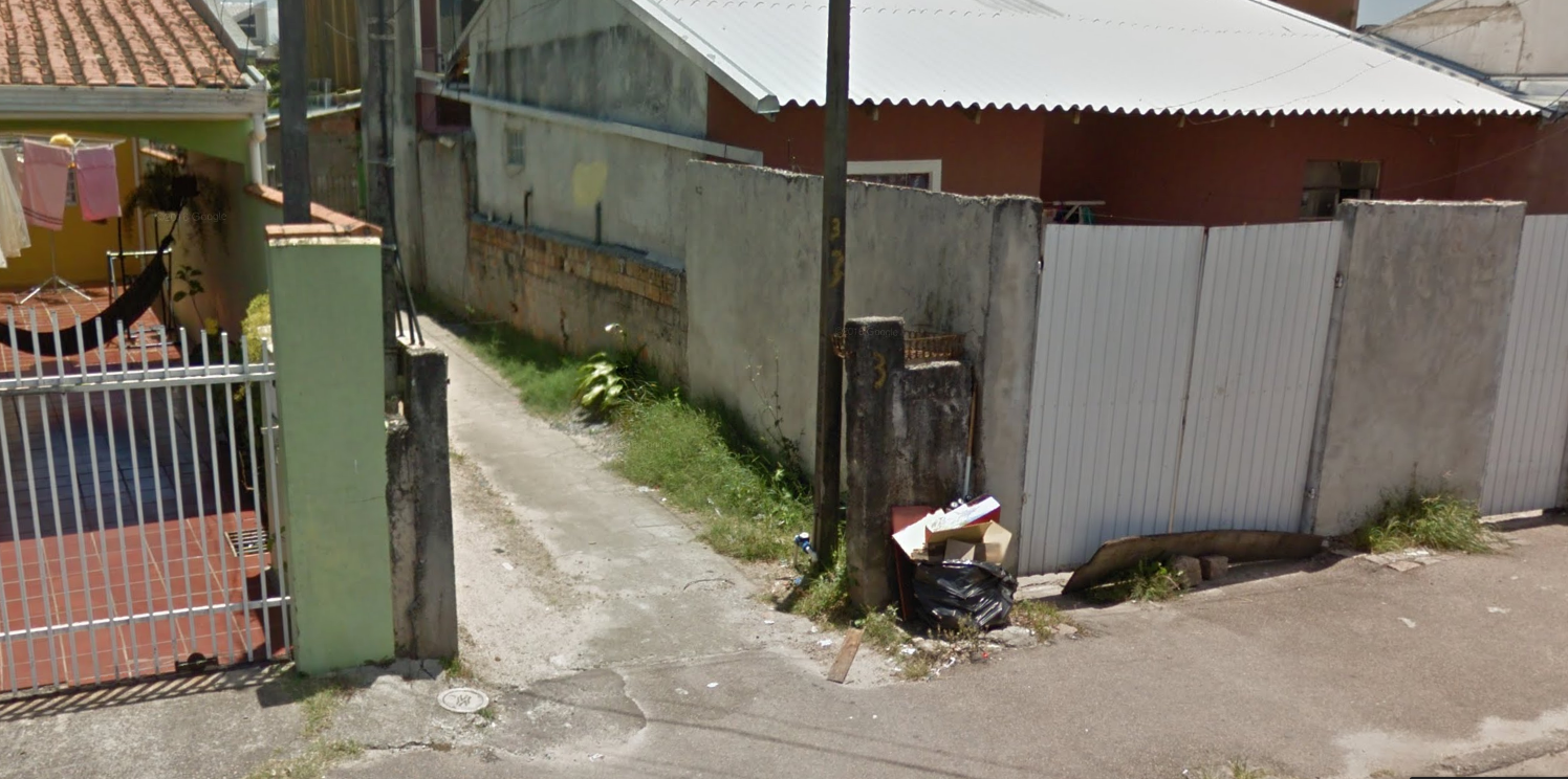 A menor rua de Curitiba parece um beco. | Reprodução/Google Street View