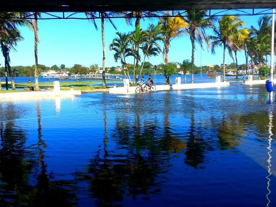 Foto enviada pelo leitor Igor Frederico Bratkoski (@igorbratkoski) com a #japragazeta mostra o alagamento em Paranaguá | /