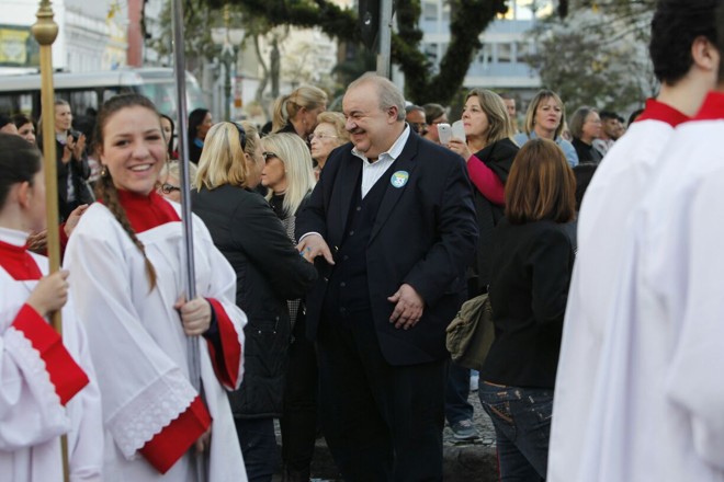 O candidato à prefeitura, Rafael Greca, esteve presente na comemoração | 