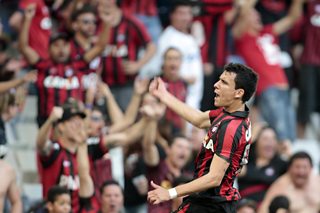 Pablo comemora o primeiro gol do Atlético diante do Inter. | Albari Rosa/Gazeta do Povo