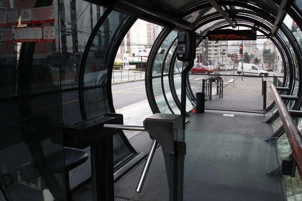 Um projeto de lei que desobriga os ônibus de rodarem com cobrador chegou a ser protocolado na Câmara de Vereadores, mas emperrou no debate sobre sua legalidade.