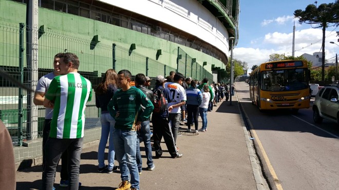 Fila de ingressos para Coritiba x Belgrano. Jogo terá público recorde em 2016 | Divulgação/Coritiba
