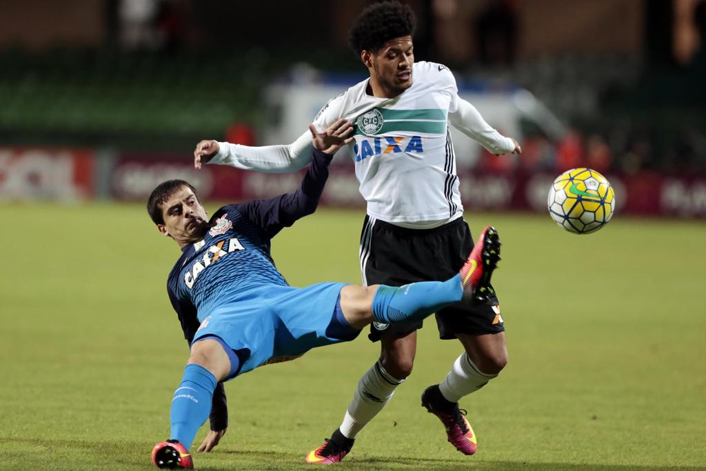 Leandro marcou o único gol do Coxa na partida. | Albari Rosa/Gazeta do Povo