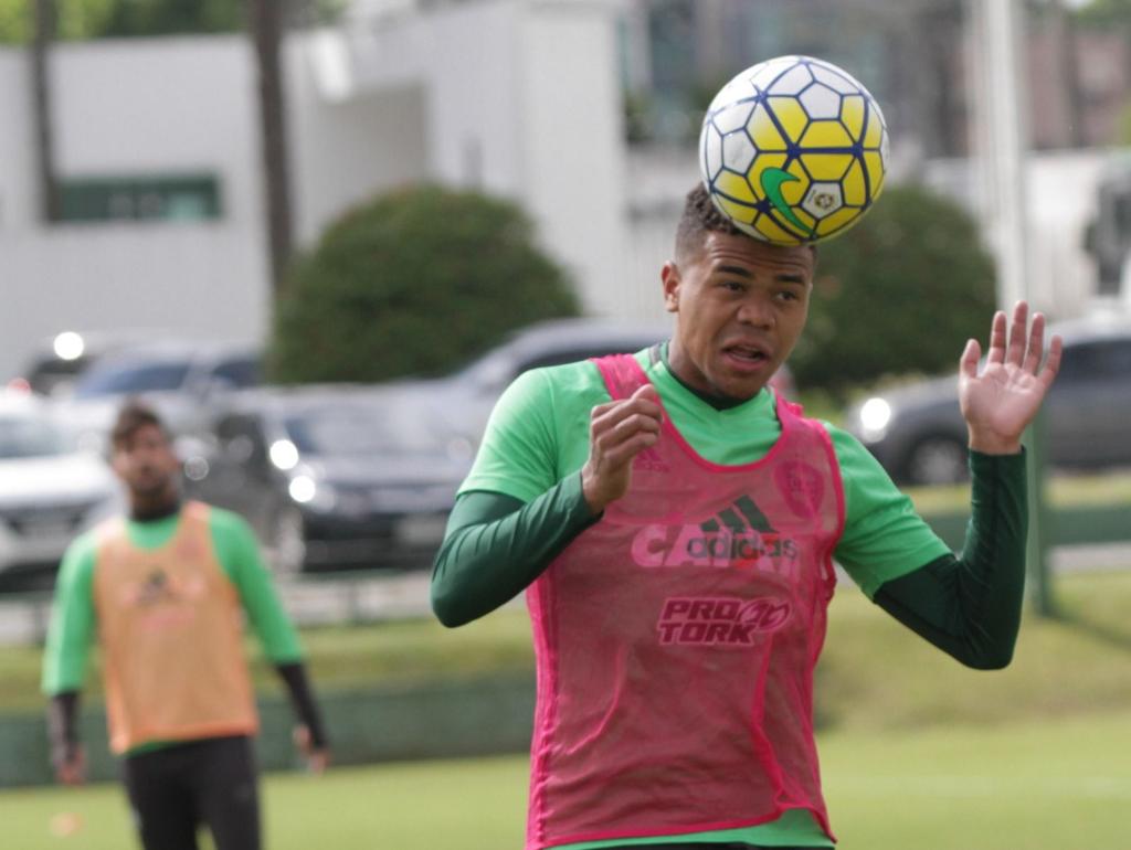 O meia Yan, cria do Alto da Glória, deve estrear como titular na equipe profissional do Coritiba diante do Sport. | Coritiba/Divulgação
