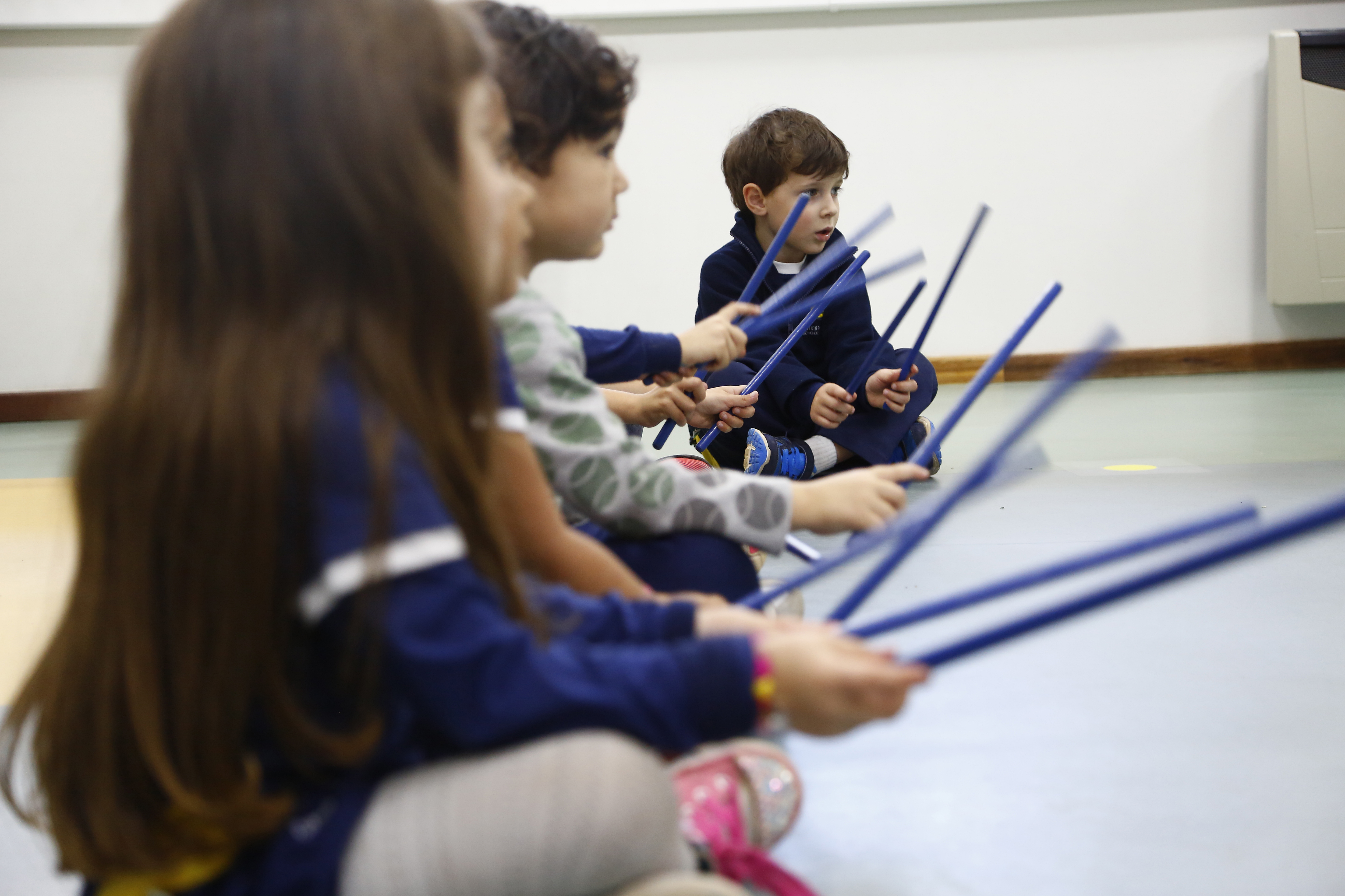Aula na Escola Internacional de Curitiba: musicalização ajuda a desenvolver diversas habilidades, como a fala e a escrita | Henry Milleo/Gazeta do Povo