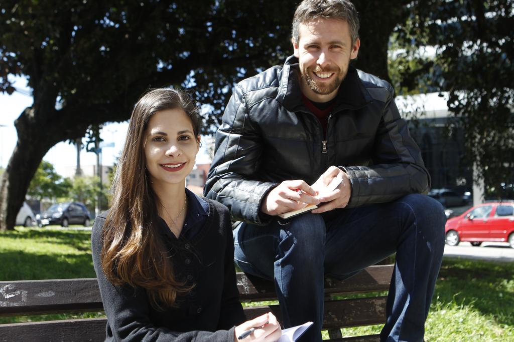 Paulo Cruz (à dir.) e a Liza Ramos, do Instituto Legado | Antônio More/Gazeta do Povo