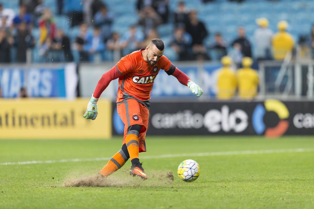 Weverton perdeu pênalti que daria classificação ao Atlético. | JEFERSON GUAREZE/ESTADÃO CONTEÚDO